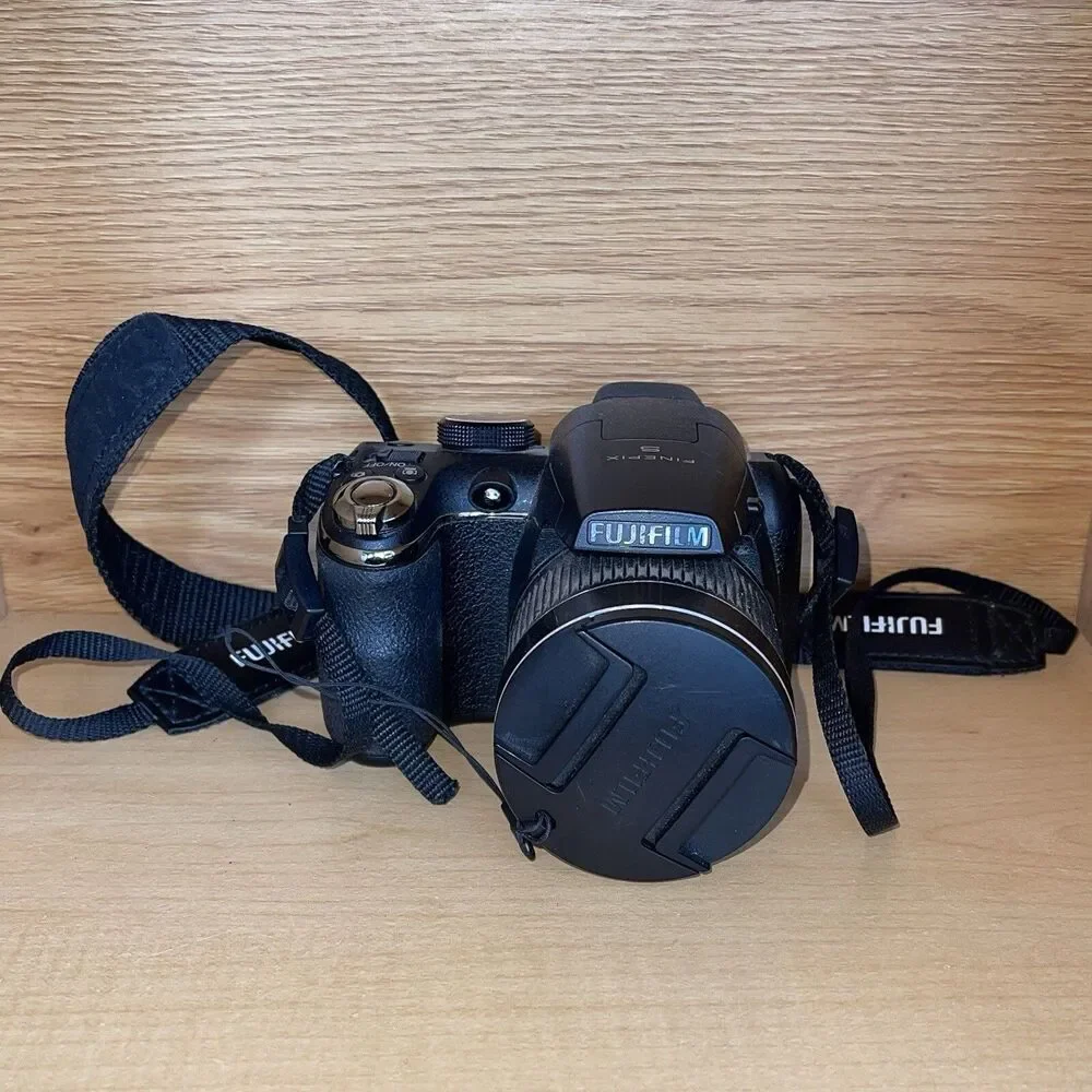 Fujifilm Fuji Finepix S4000 720p HD 14MP Digital Camera 30X Zoom 3